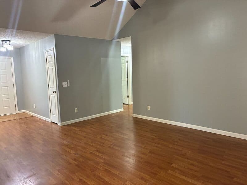 Rincon House: 105 E 9th St