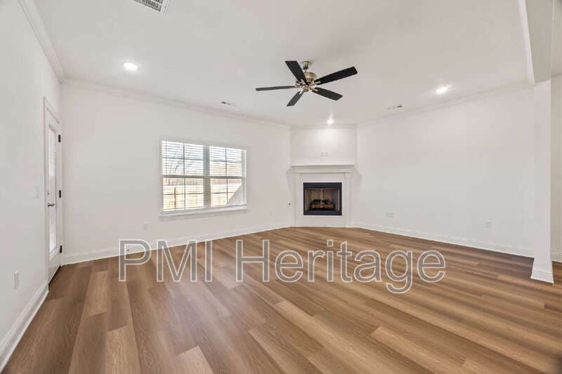 Bentonville House: 5802 Southwest Teppee Avenue
