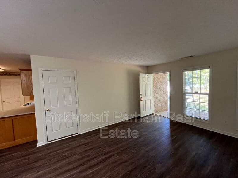 Hamilton House: 130 Mobley Court