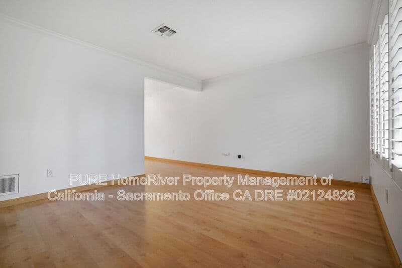 Sacramento House: 8811 Salmon Falls Dr.