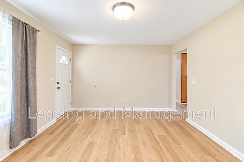 Charleston House: 305 Millcreek Drive