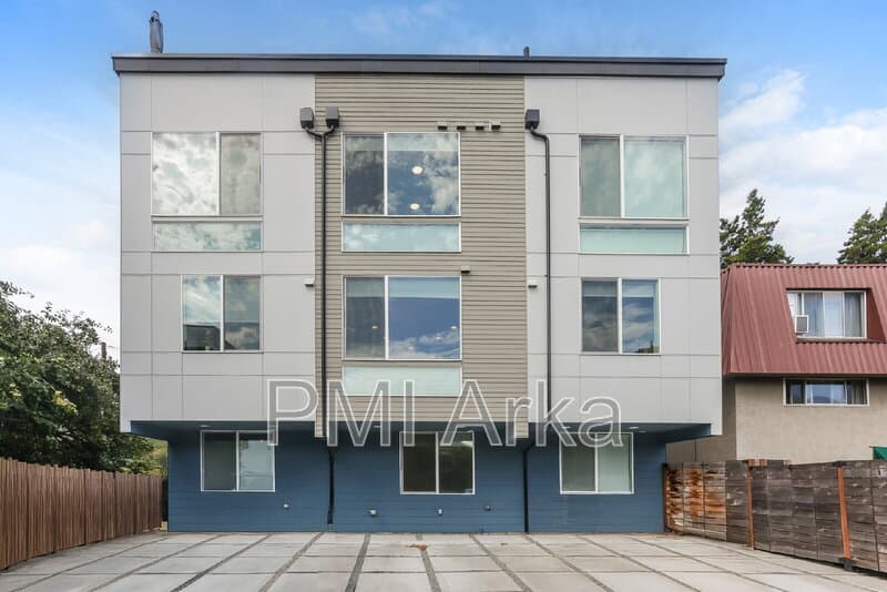 Seattle Townhome: 2441 NW 61st St