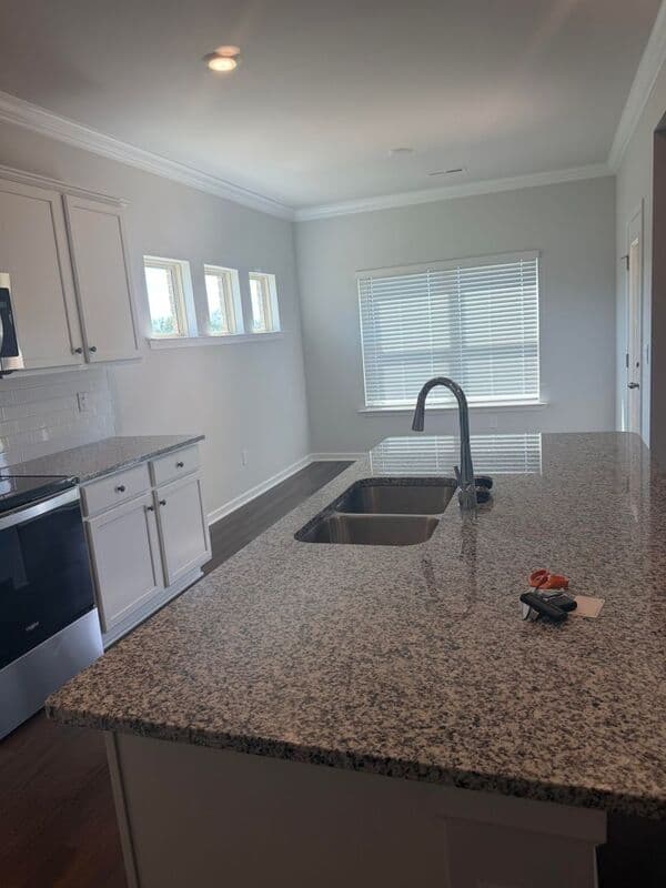 Athens House: 13937 Lannister Lane
