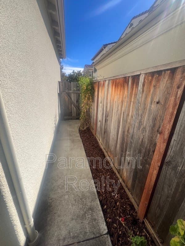 San Ramon House: 2017 Tarragon Rose Court