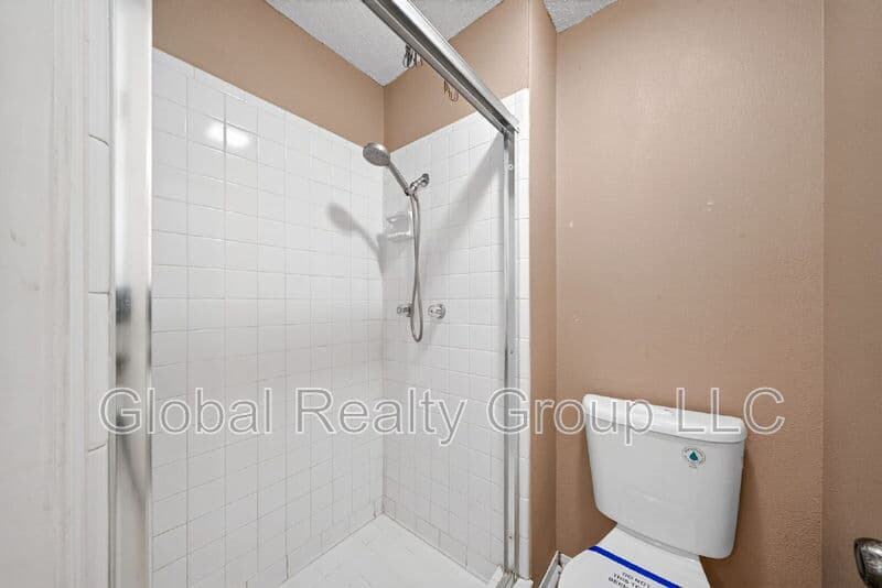 Live Oak House: 7713 Narrow Pass St
