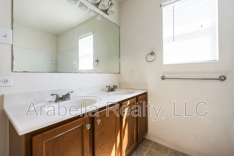 San Antonio House: 335 Cedron Chase