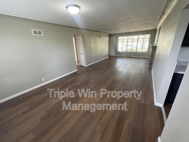 Saint Louis House: 7117 Forest Hill Dr
