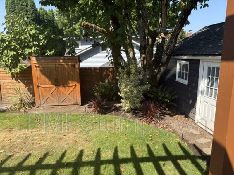 Portland House: 7407 Southeast 30th Avenue