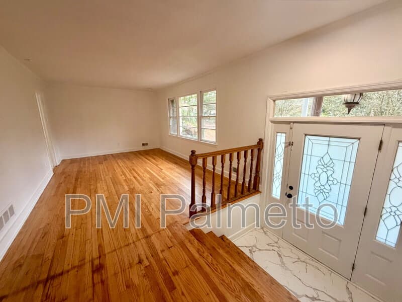 Columbia House: 7348 Parkview Drive