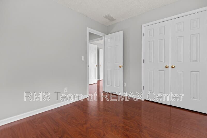 Duluth House: 2315 Hiawassee Dr