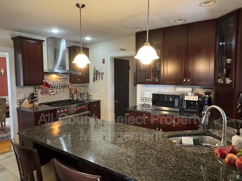 Beverly House: 38 Baker Ave