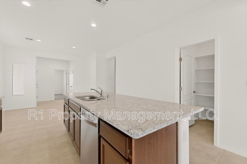 Rio Rancho House: 308 Prism Avenue Southwest