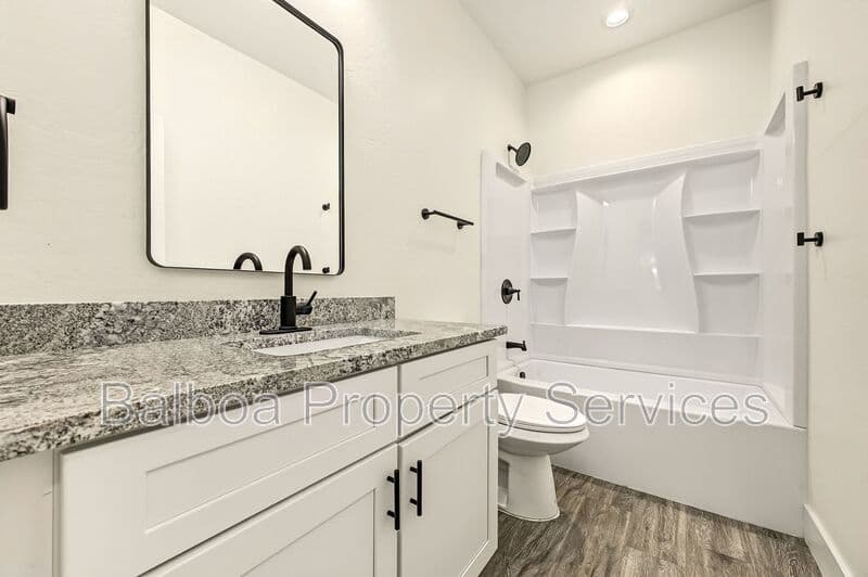 Buckeye Condo: 212 2nd Ave E