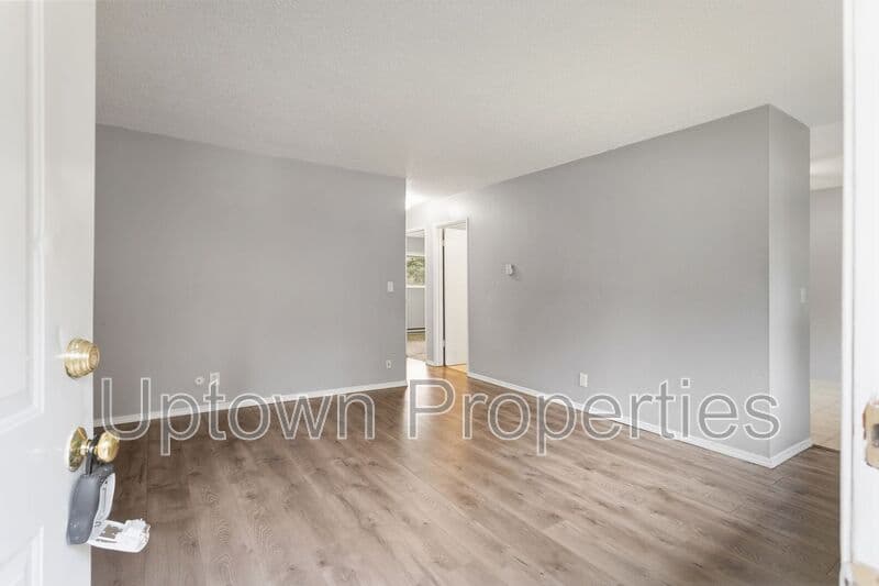 Portland House: 1515 SW CUSTER DR