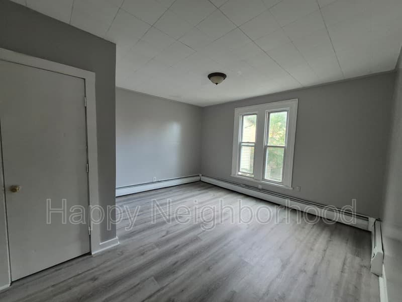 Middletown House: 46 Green StreetUnit 2B