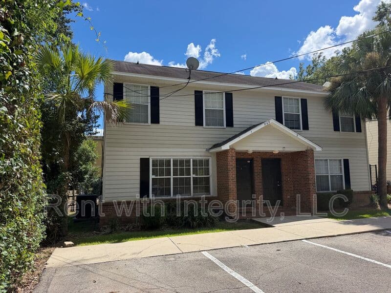 Tallahassee House: 845-1 W Georgia St
