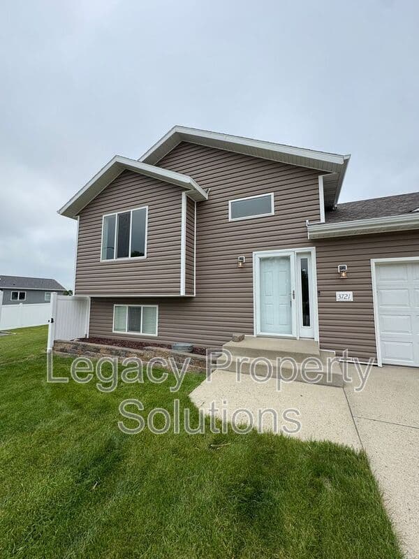 Mandan House: 3721 48th Street NW