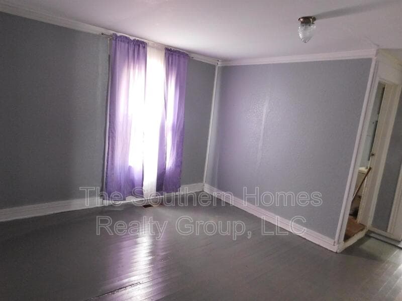 Sweetwater House: 1402 Broad Street