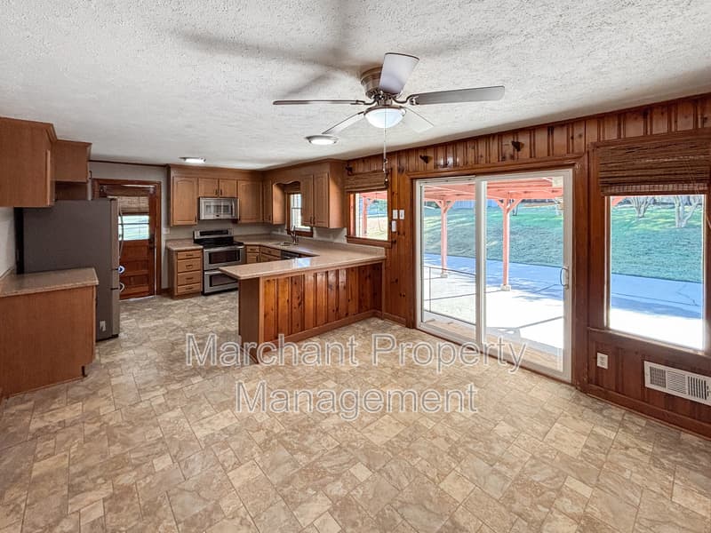 Taylors House: 4804 Edwards Road