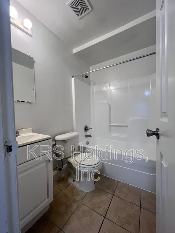 Richmond Condo: 2108 Phaup St