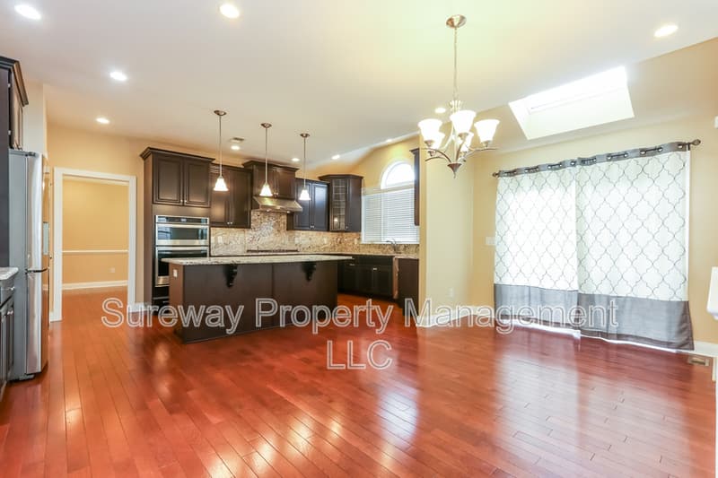 Monroe Township House: 17 Greylynne Drive