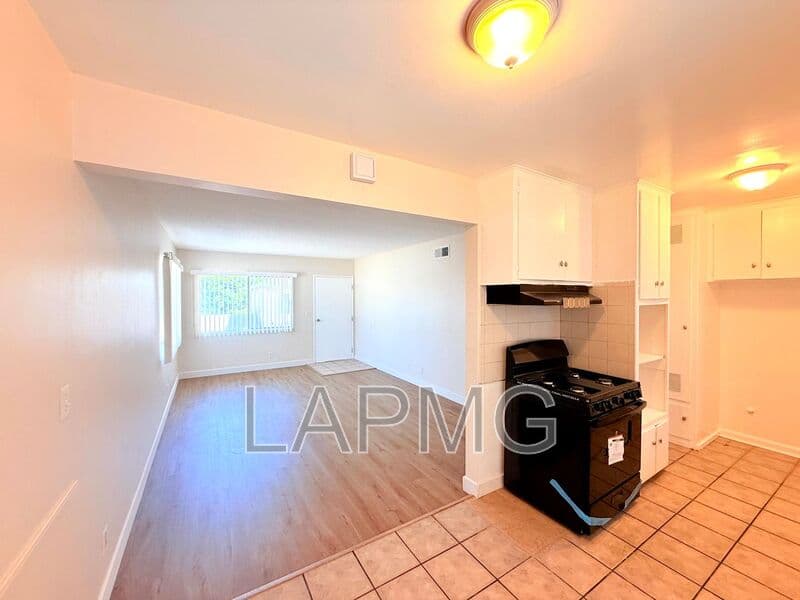 Lynwood House: 11185 Carson Drive