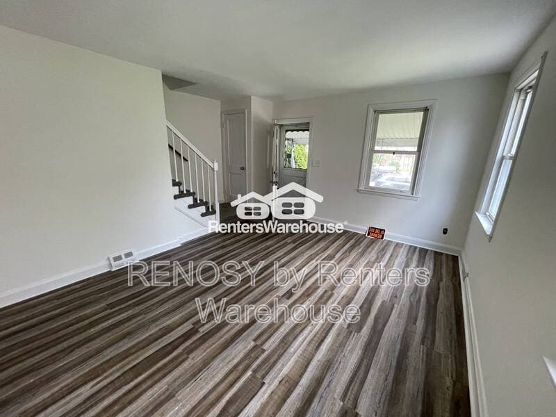 Essex House: 128 Wiltshire rd