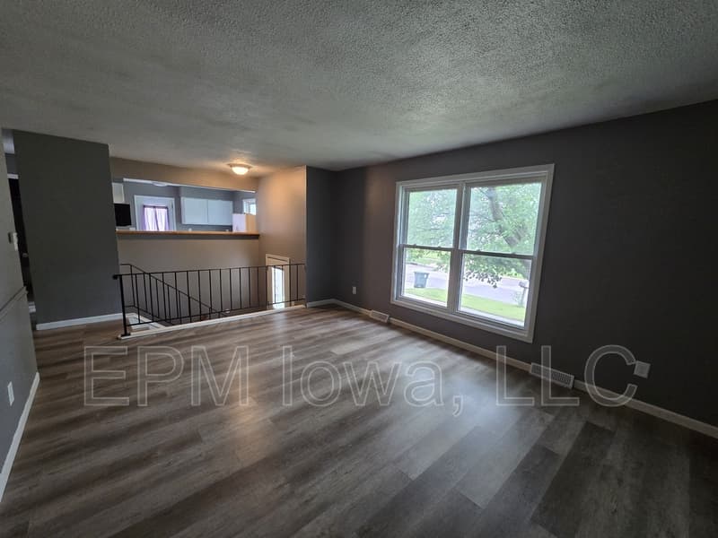 Waterloo House: 1242 Edgewood Drive