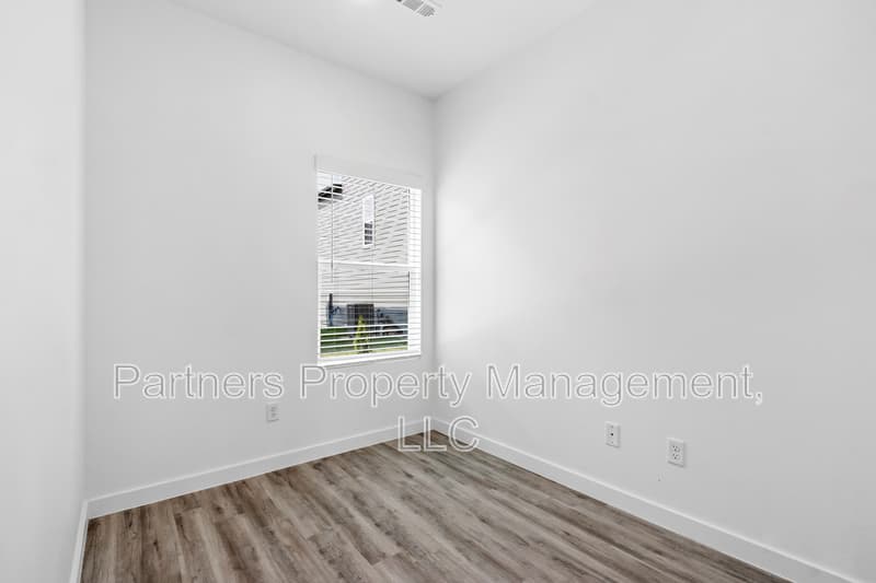 Centerton House: 881 Ventnor Avenue