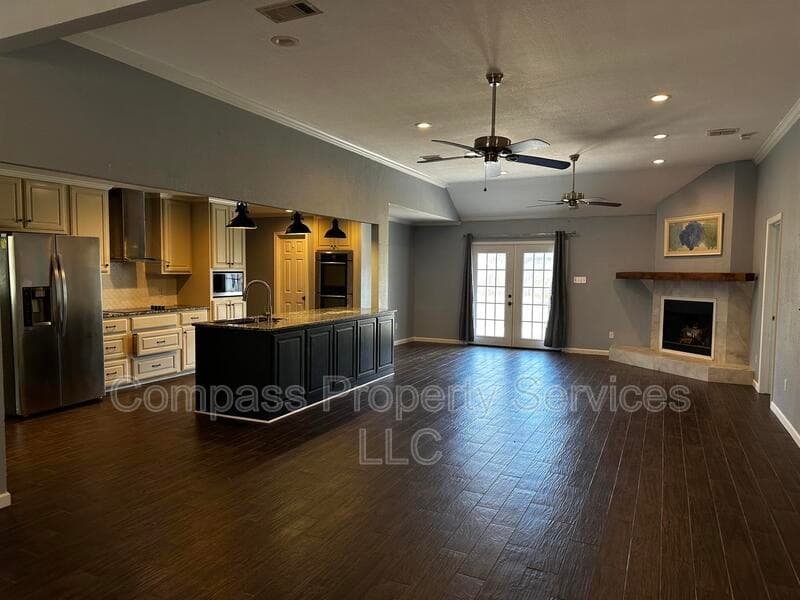 Waco House: 10613 Rayburn Way