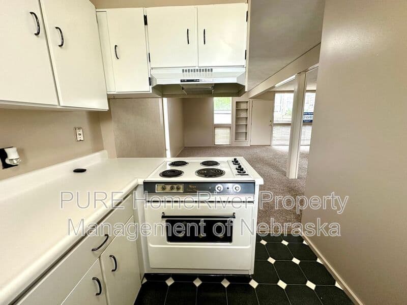 Omaha Townhome: 1631 N 109th Plz