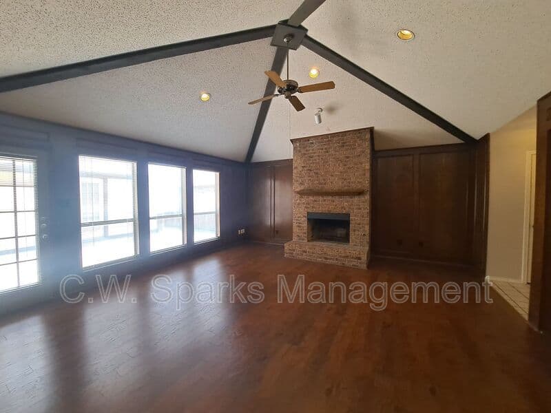 Dallas House: 3917 Saint Christopher Lane