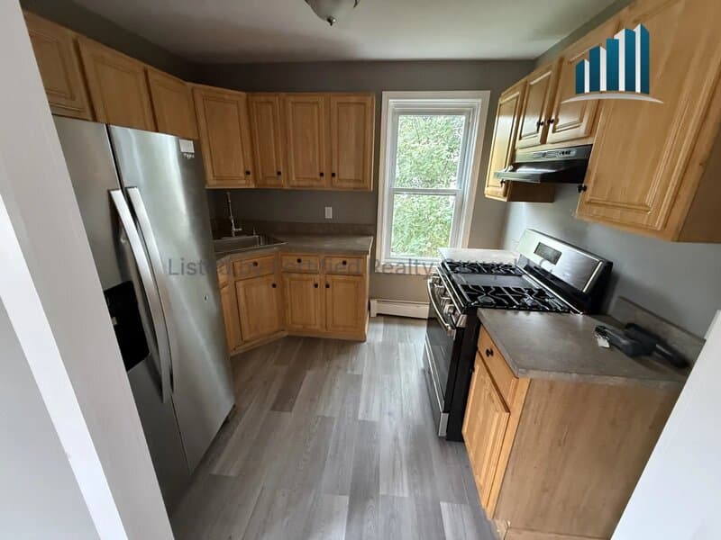 Fall River Condo: 76 Angell St