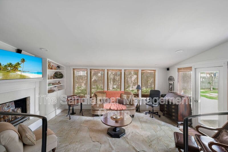 Charleston House: 1652 Boone Hall Drive