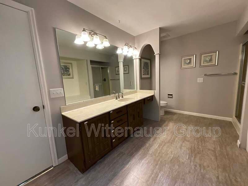 Belleville House: 43 Powder Creek Dr