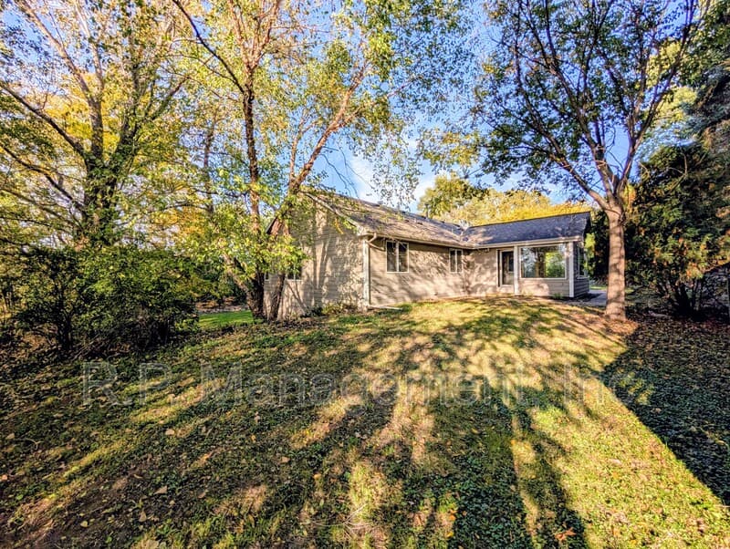 Minnetonka House: 4626 Linnea Ln