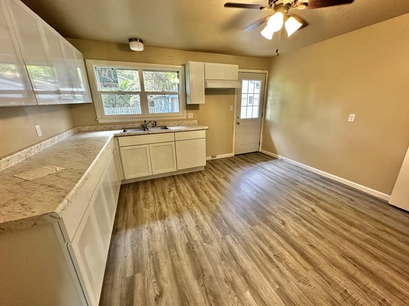 Menasha House: 1216 Meadowview Drive