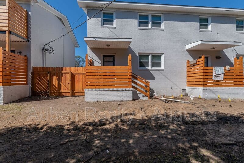 Augusta House: 1602 Johns Road