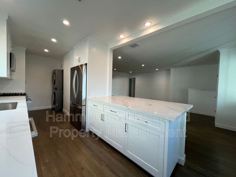Sherman Oaks House: 13607 Huston St.