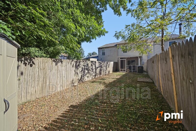 Virginia Beach Townhome: 765 Hampshire Ln