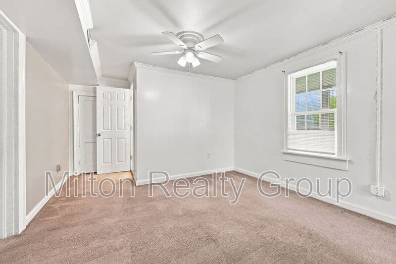 Four Oaks Condo: 101 E. Woodall St.