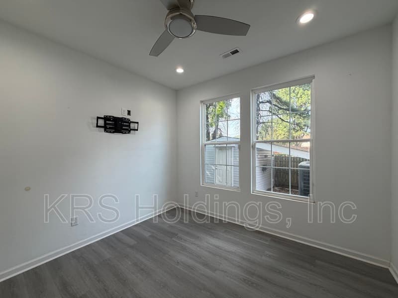 Norfolk House: 1010 Joyce Street