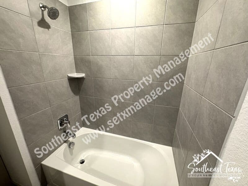 Anahuac House: 111 Lakeway Circle