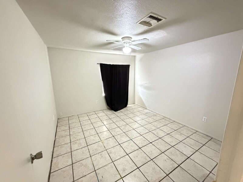 Casa Grande Apartment: 523 West 12th Street