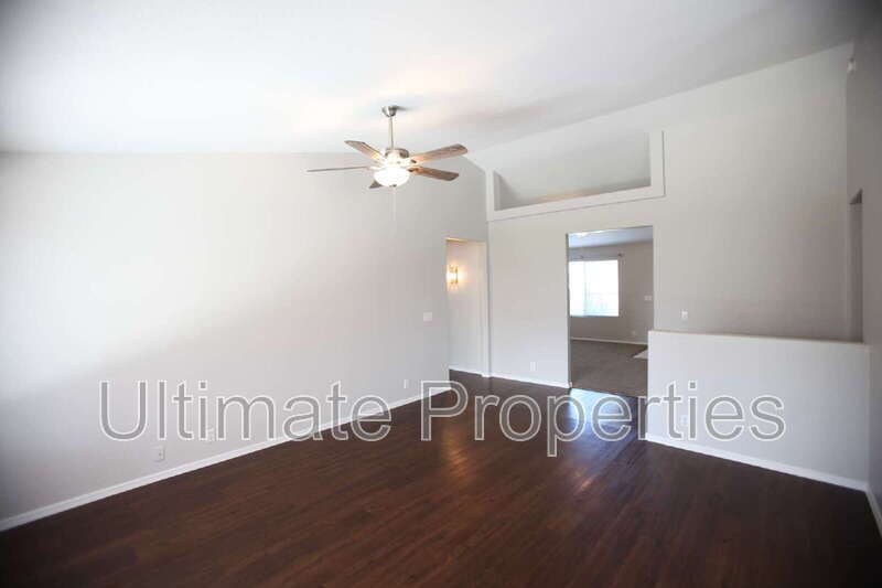 Glendale House: 10407 W Medlock Dr