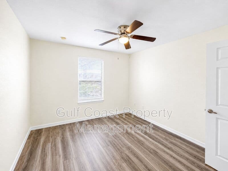 Bradenton House: 4850 51st St West