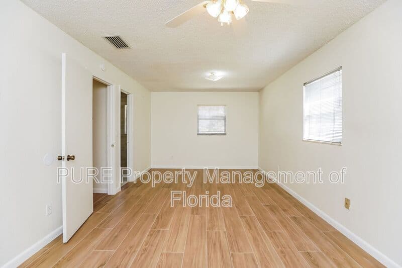 Ocala House: 6807 NW 62nd Place
