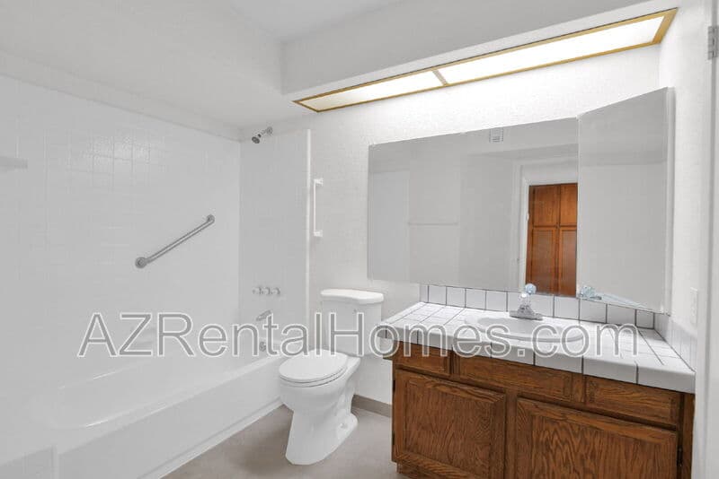 Tempe Condo: 819 N College Ave #I-121