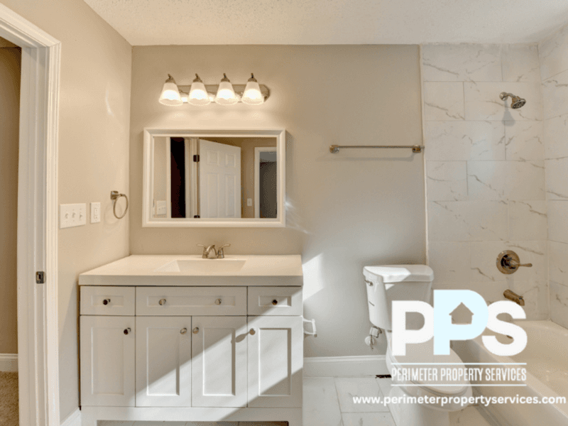 Atlanta House: 390 West Lake Avenue