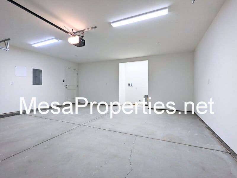 Hesperia House: 9550 Tamarisk Ave.